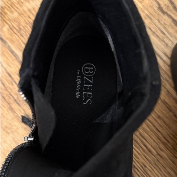Bzees Lifestride Black Ankle Booties Comfortable and Washable for Women Size 6.5 - Picture 9 of 9